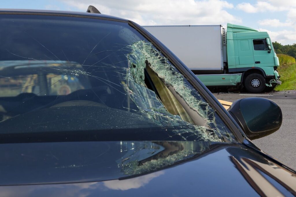 Broken windshield after a truck accident in Maryland