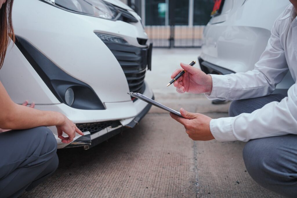 USAA car insurance agent talking to a customer who had a car accident